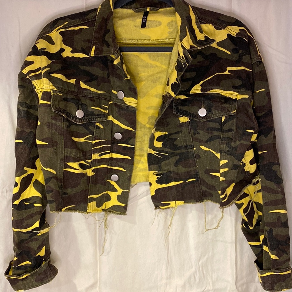 Cropped camo jean jacket